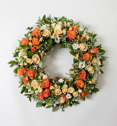 Krans i hvitt og gyllent 70 cm Krans i hvitt og gyllent 70 cm